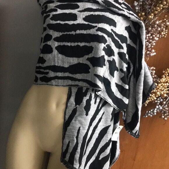 Express shawl scarf coat zebra NWT - Picture 2 of 4